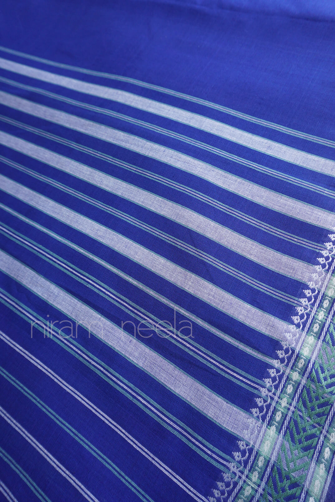 Blue and white Begumpuri cotton saree - Niram Neela