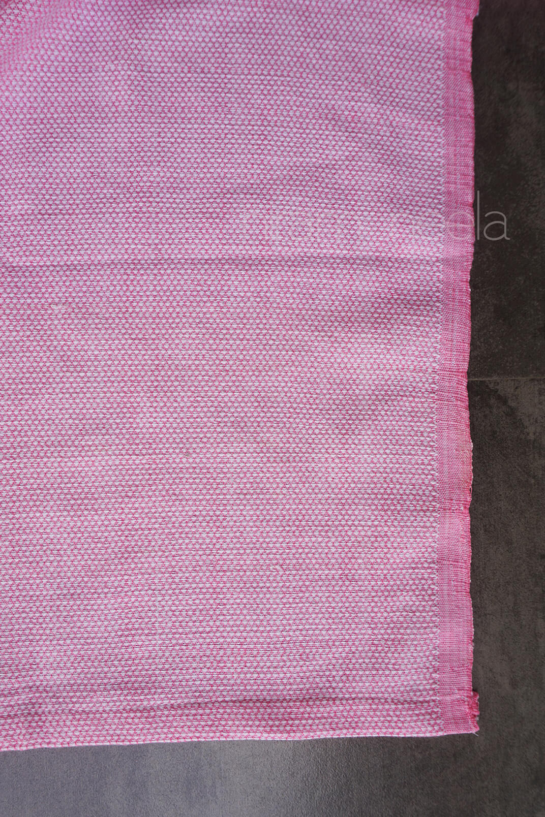 Pink and white cotton bedsheet from Niram Neela Bed and bath online
