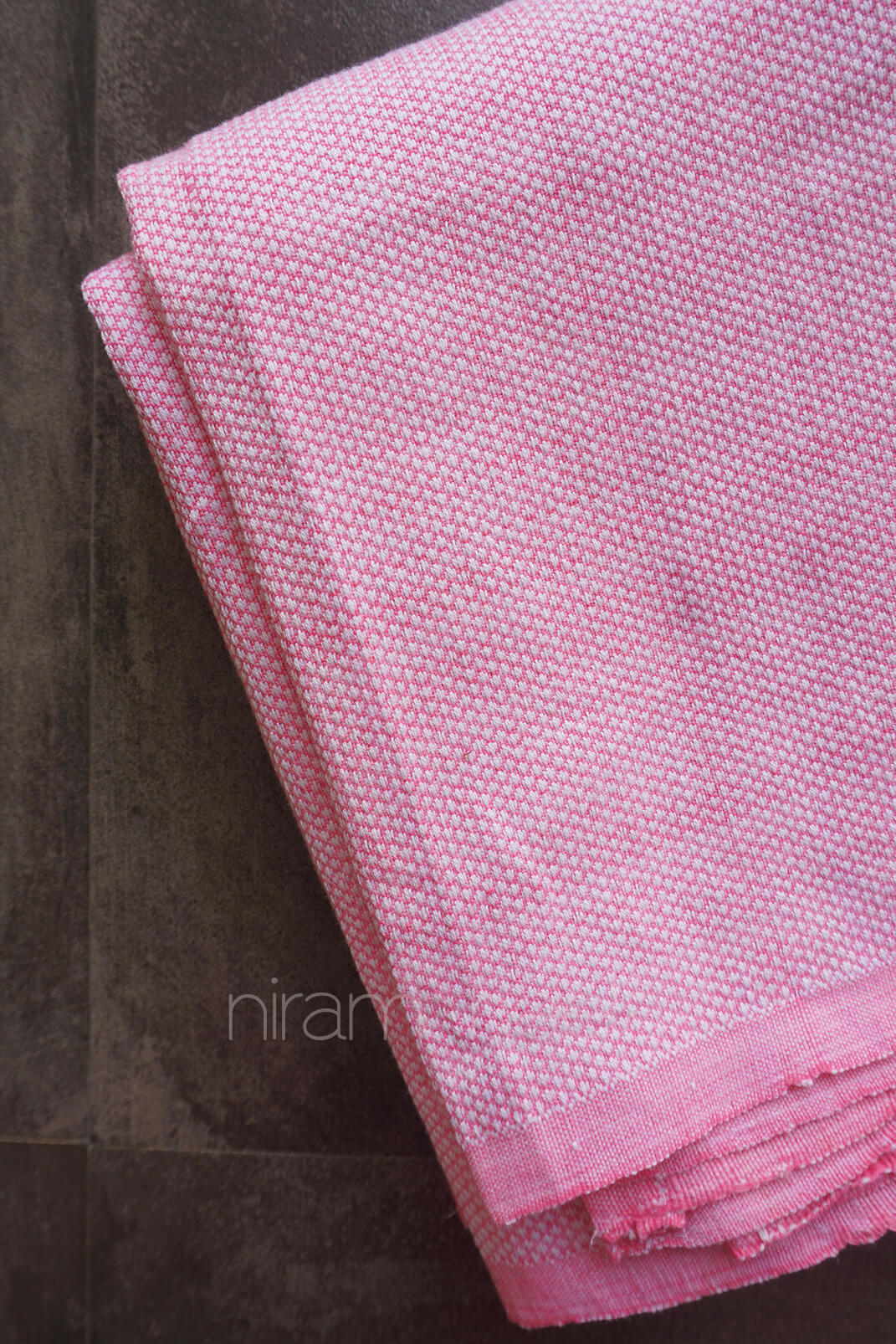 Pink and white cotton bedsheet from Niram Neela Bed and bath online
