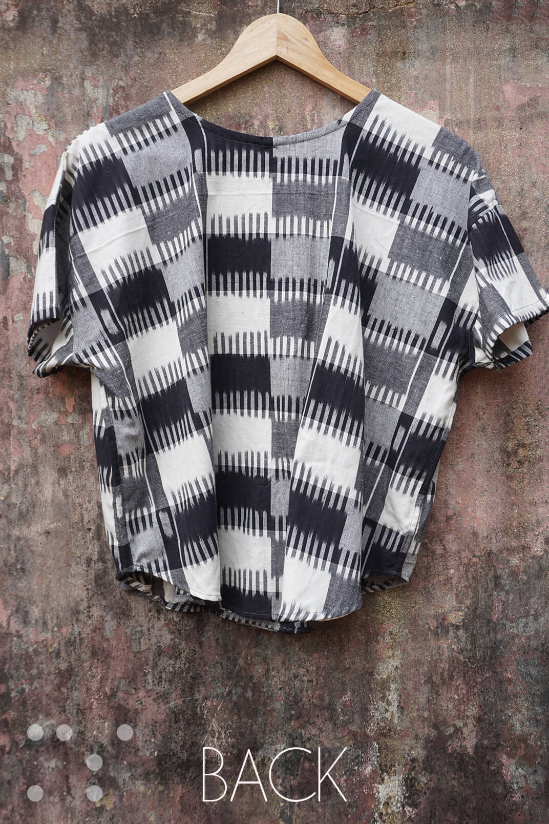 Pintuck short top in black and white ikat - Niram Neela