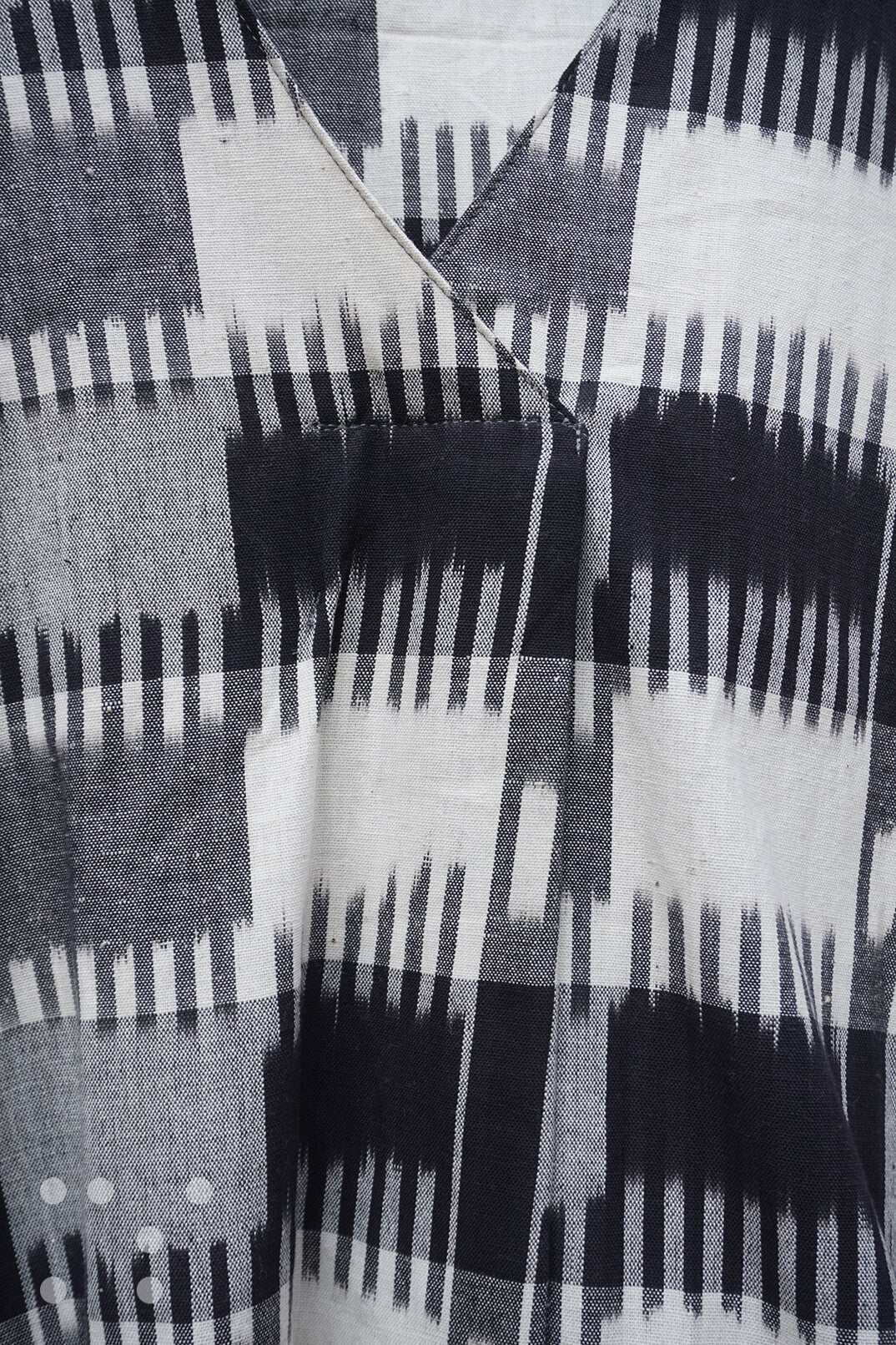 Pintuck short top in black and white ikat - Niram Neela