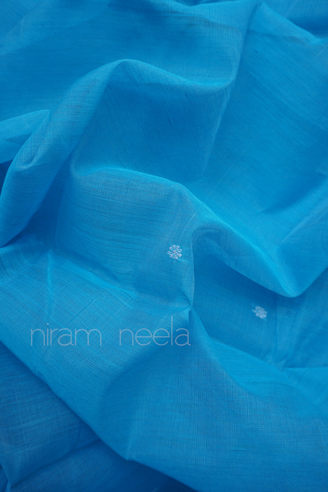 Blue and white Chanderi cotton saree - Niram Neela