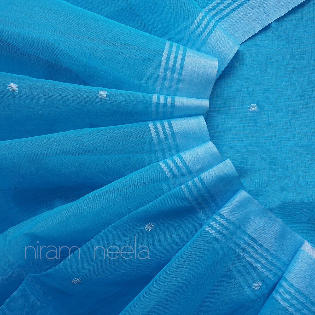 Blue and white Chanderi cotton saree - Niram Neela