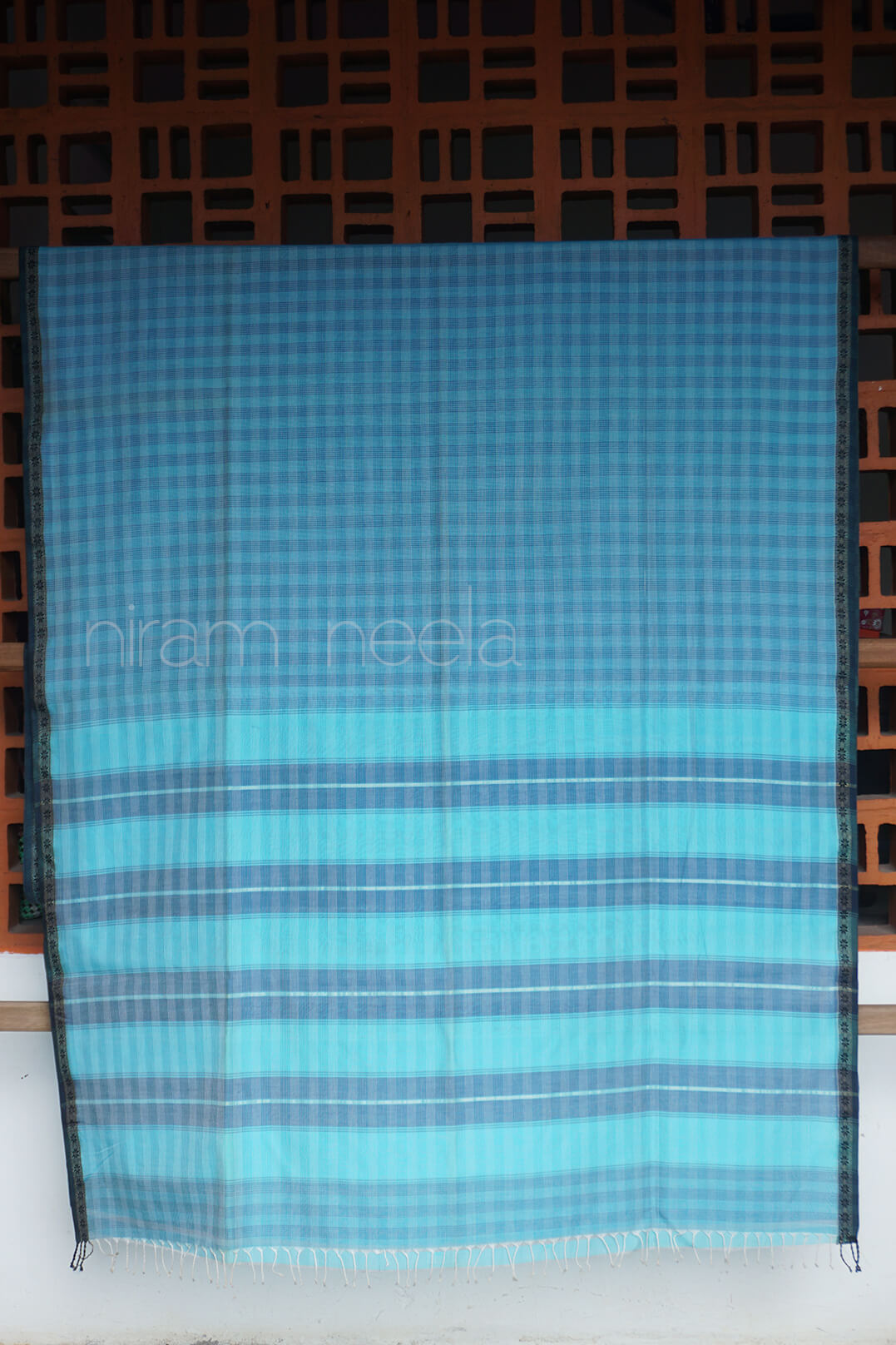 Blue and black checkered Maheshwari silk cotton saree - Niram Neela