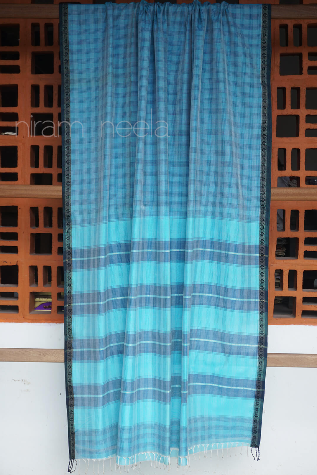 Blue and black checkered Maheshwari silk cotton saree - Niram Neela