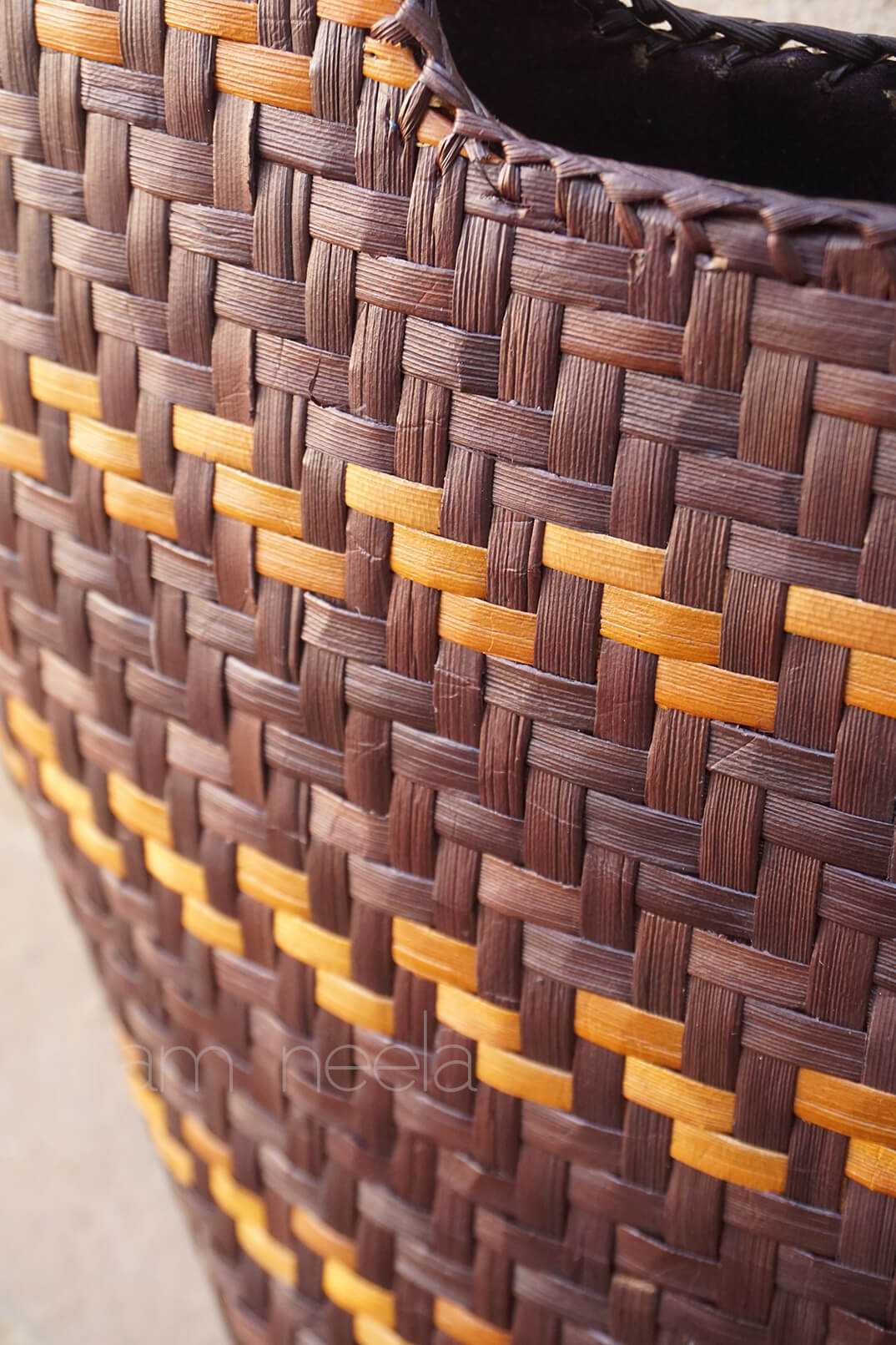 Brown and orange handmade screwpine bag - Niram Neela