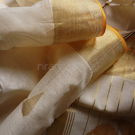 Ivory and gold peacock Kasavu cotton saree - Niram Neela