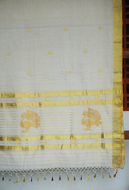 Ivory and gold peacock Kasavu cotton saree - Niram Neela