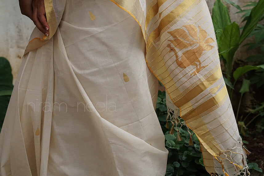 Ivory and gold peacock Kasavu cotton saree - Niram Neela