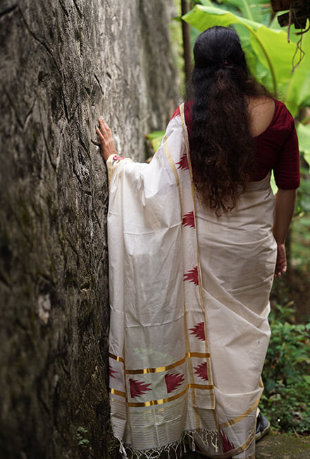 Ivory and maroon temple border Kasavu cotton saree - Niram Neela