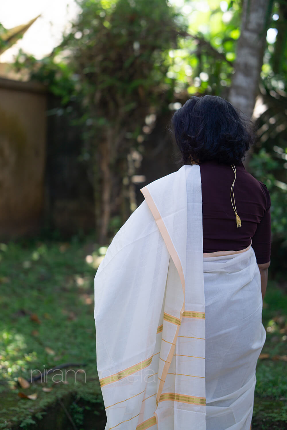 Ivory and peach Kasavu cotton saree - Niram Neela