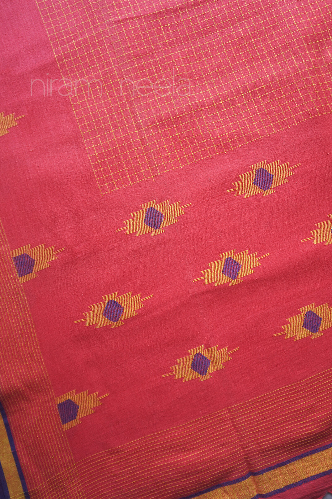 Peach and yellow Bengal jamdani mul cotton saree | Niram Neela