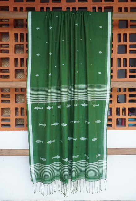 Green and white Bengal jamdani cotton saree - Niram Neela