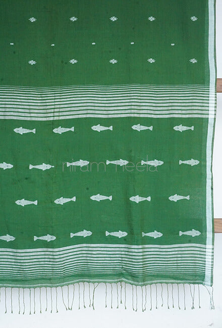 Green and white Bengal jamdani cotton saree - Niram Neela