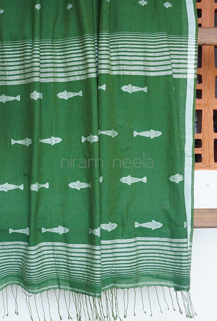 Green and white Bengal jamdani cotton saree - Niram Neela