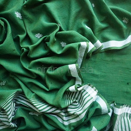 Green and white Bengal jamdani cotton saree - Niram Neela