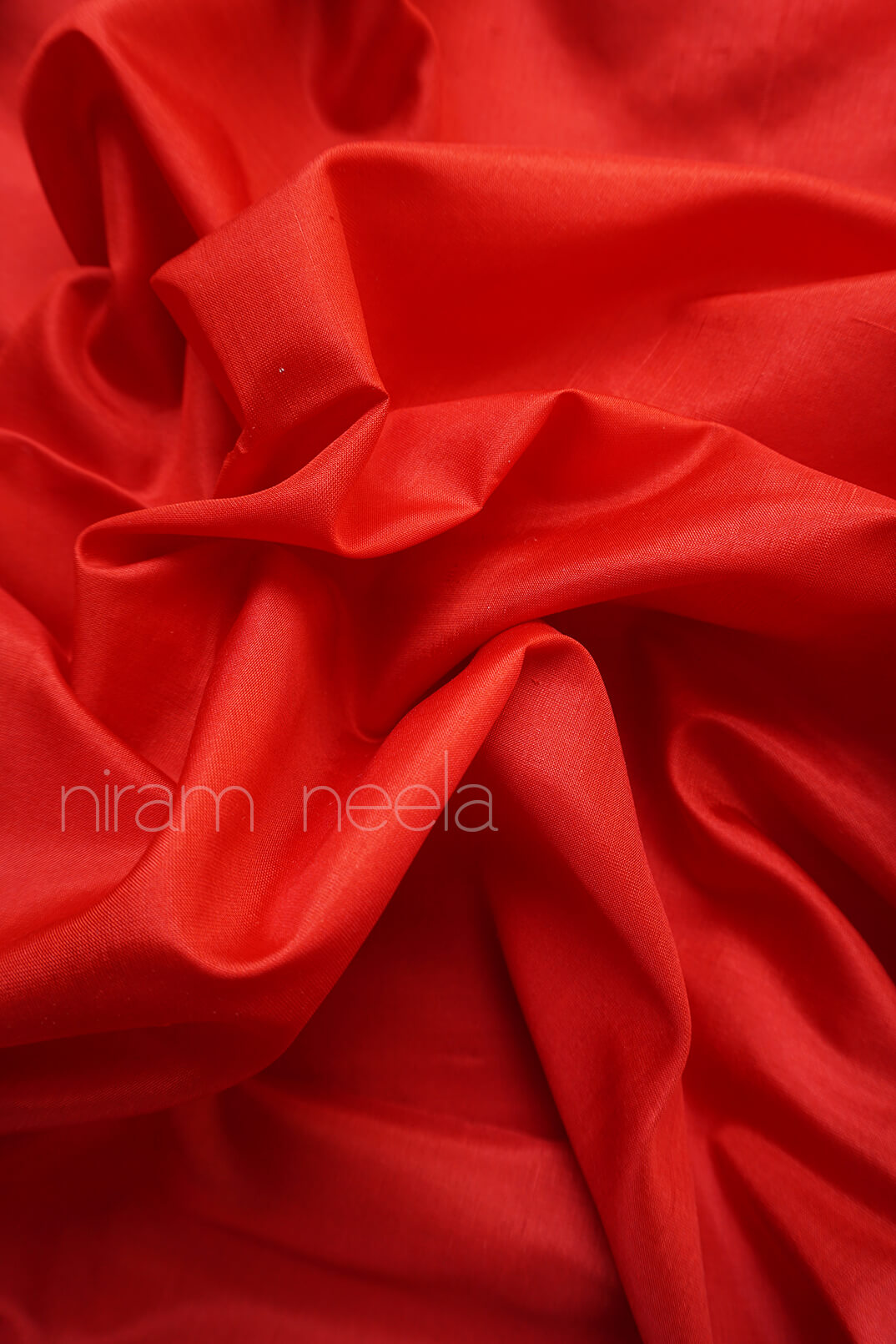 Tangerine red & gold Kanjivaram silk saree - Niram Neela