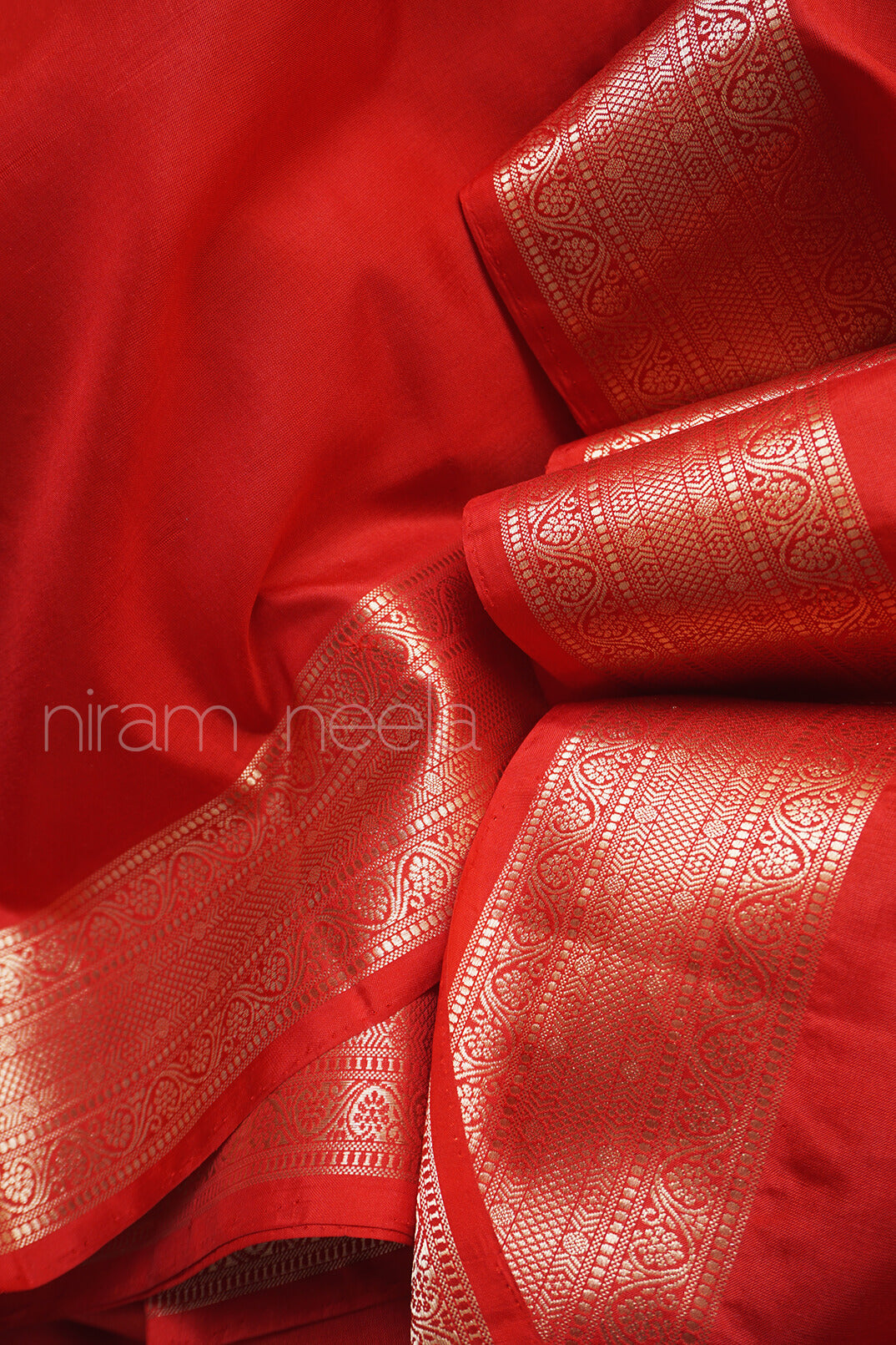 Tangerine red & gold Kanjivaram silk saree - Niram Neela