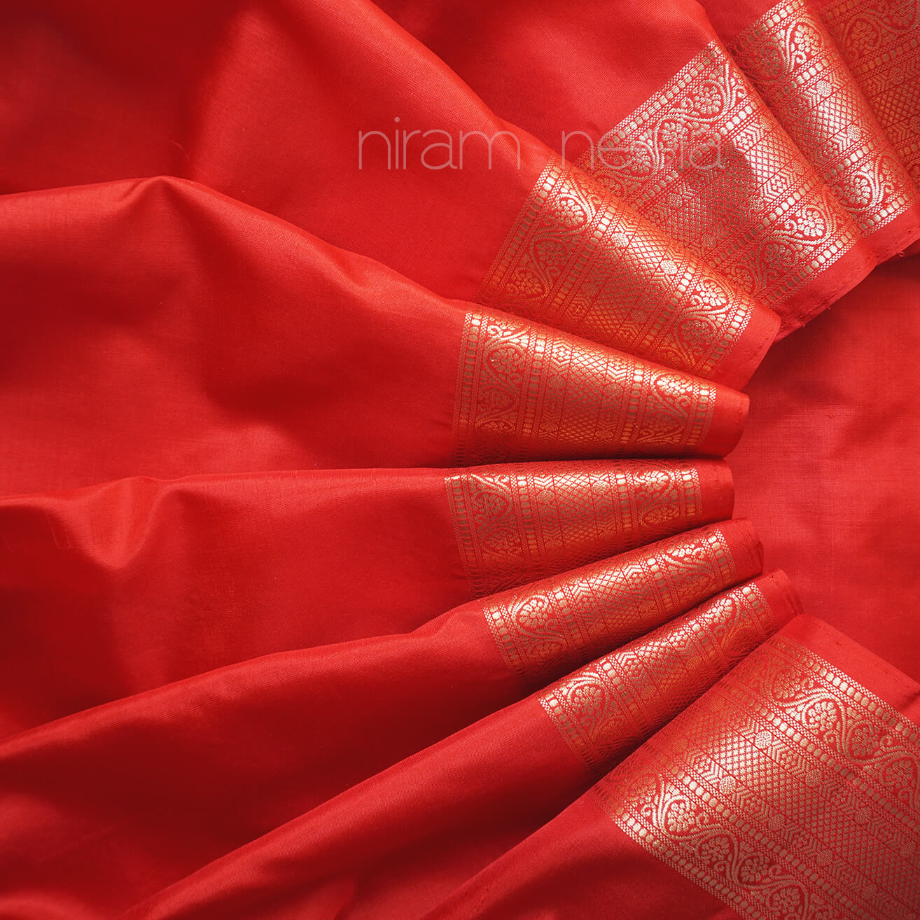 Tangerine red & gold Kanjivaram silk saree - Niram Neela