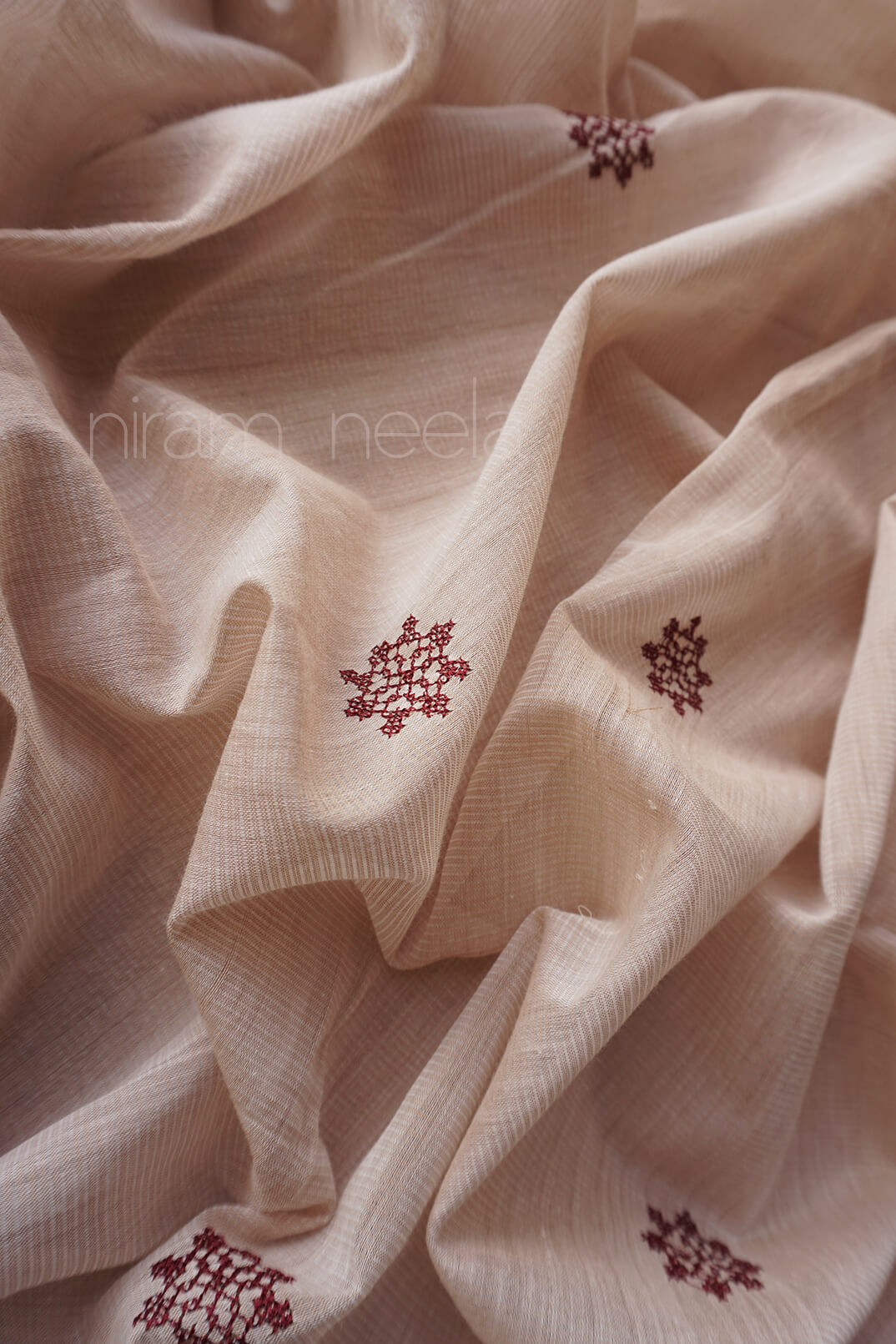 Cream and red Mangalagiri cotton saree - Niram Neela