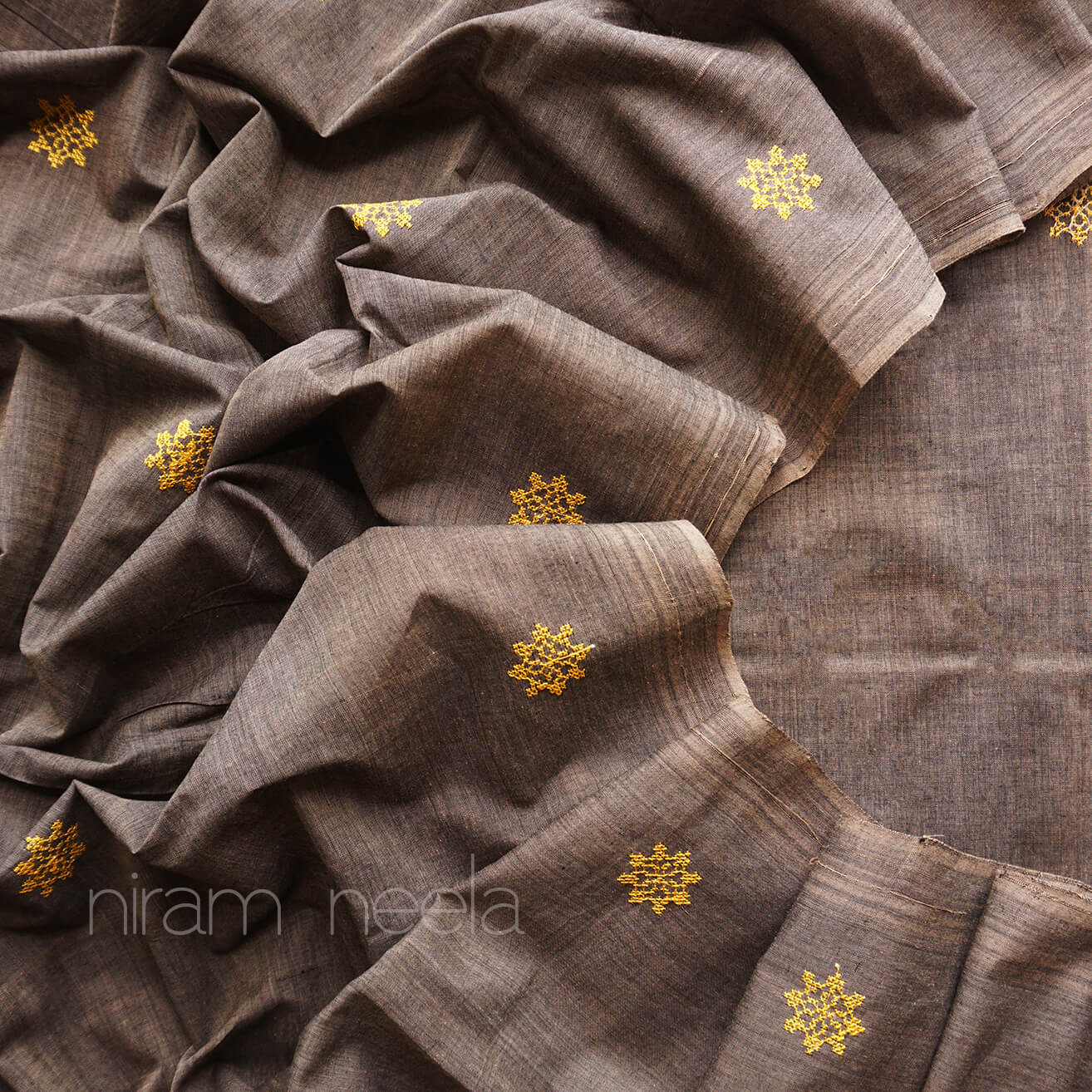 Brown and yellow Mangalagiri cotton saree - Niram Neela