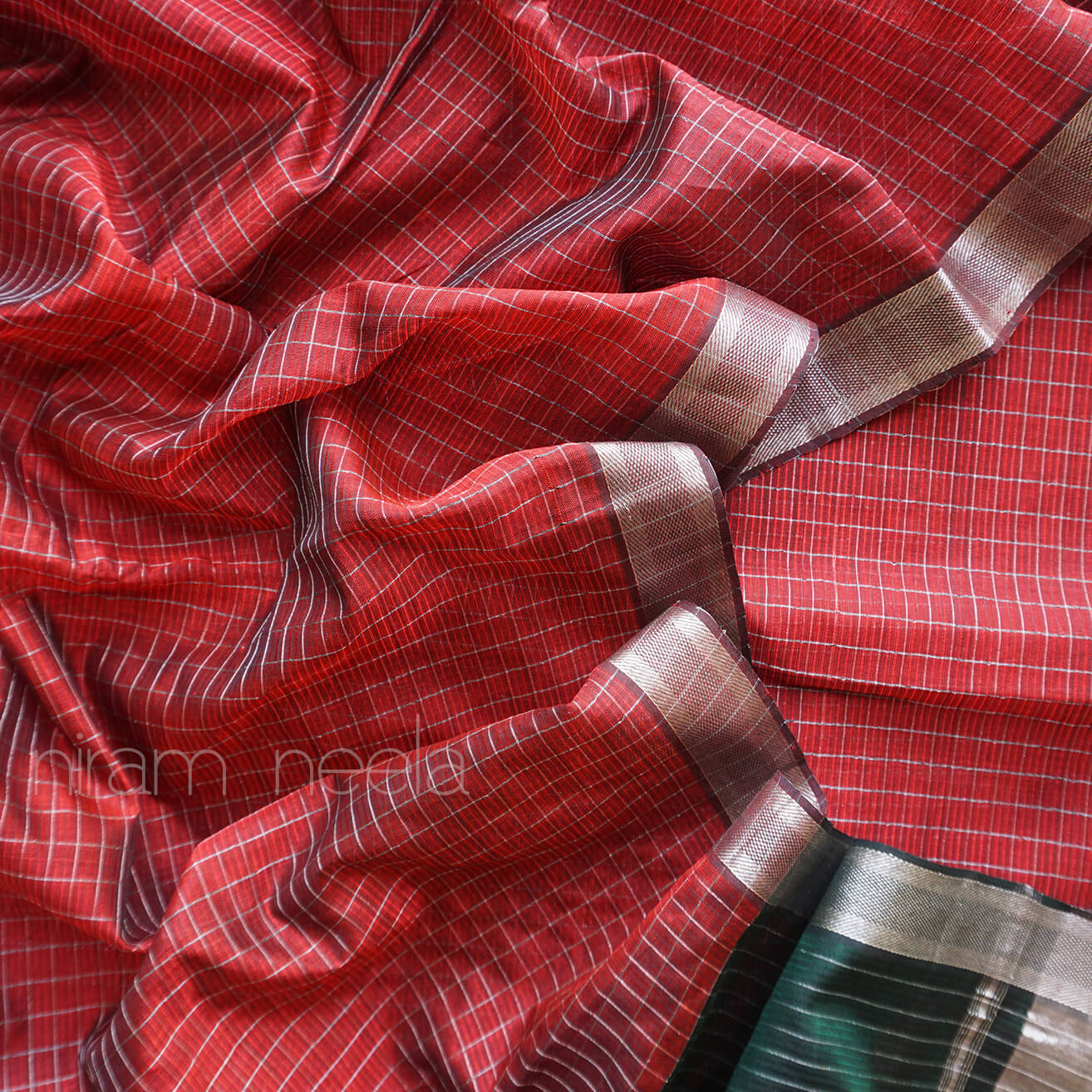 Red and green Mangalagiri silk cotton saree - Niram Neela