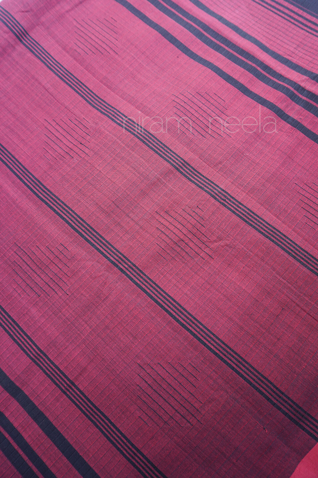 Black and maroon Mangalagiri cotton saree - Niram Neela