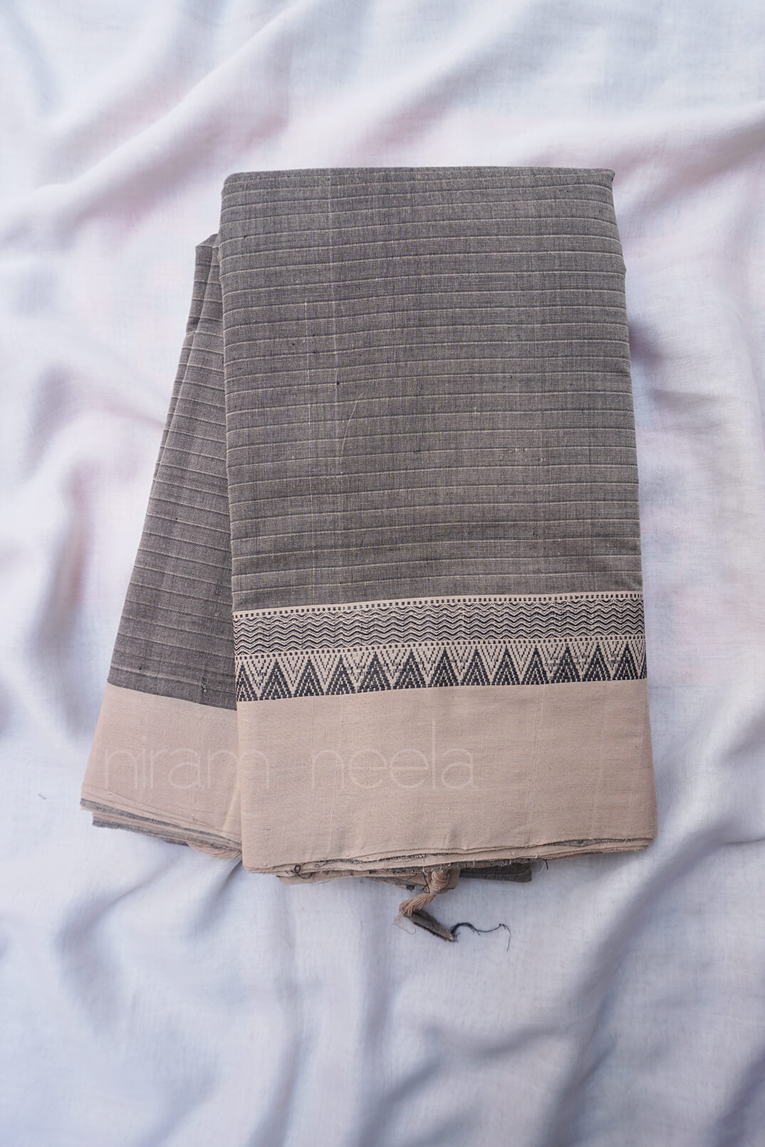 Grey and black Mangalagiri cotton saree - Niram Neela