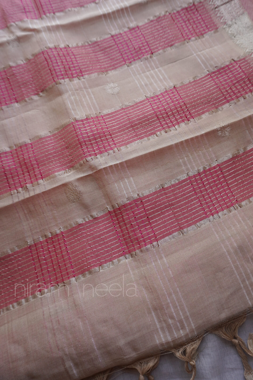 Ivory and pink Mangalagiri silk cotton saree - Niram Neela