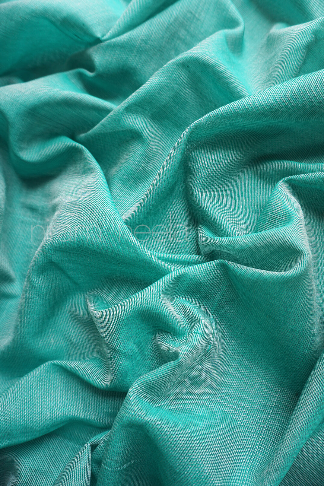 Pale green and red Maheshwari cotton saree | Niram Neela