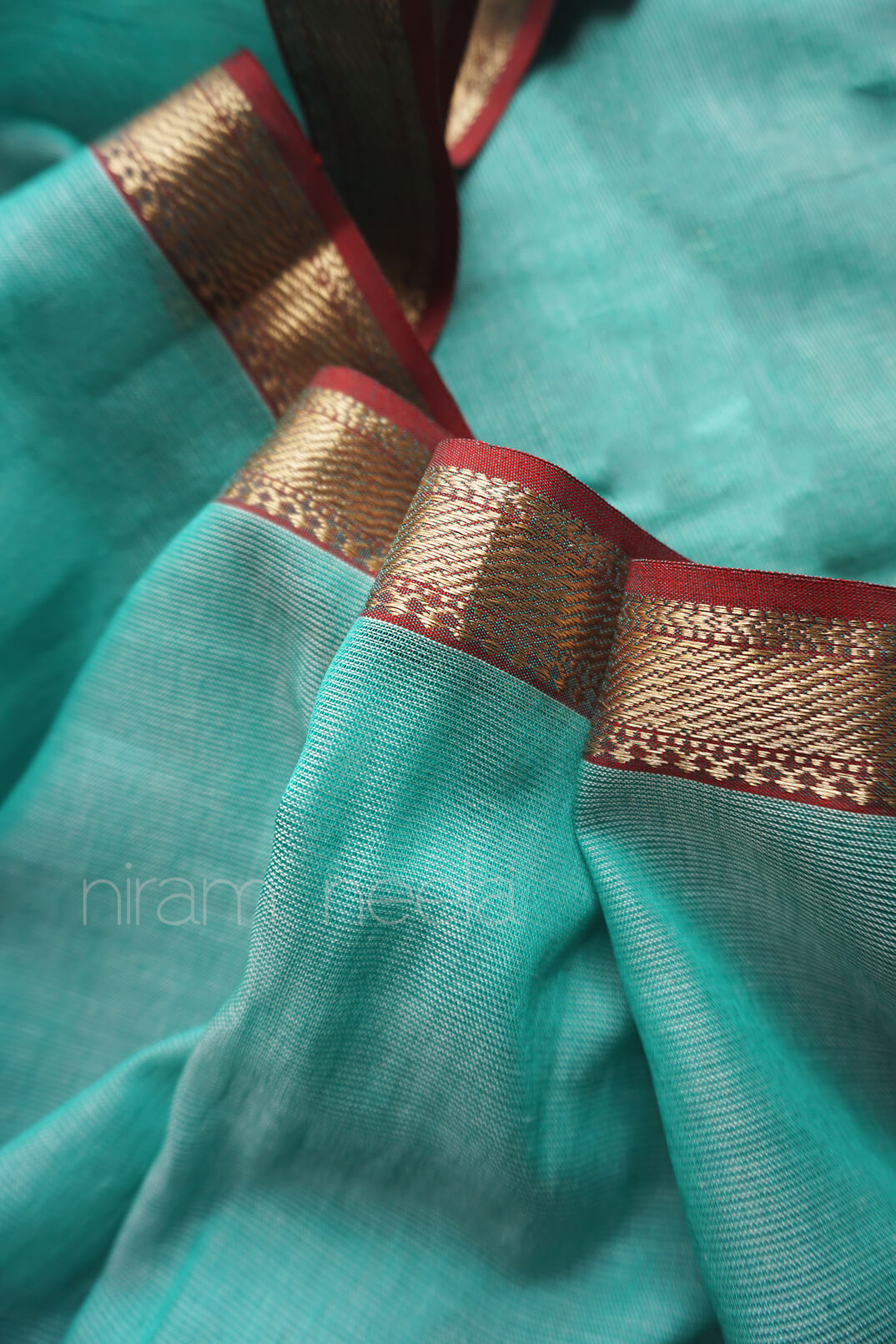 Pale green and red Maheshwari cotton saree | Niram Neela