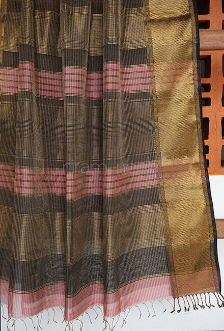 Salmon and black Maheshwari silk cotton tissue saree - Niram Neela