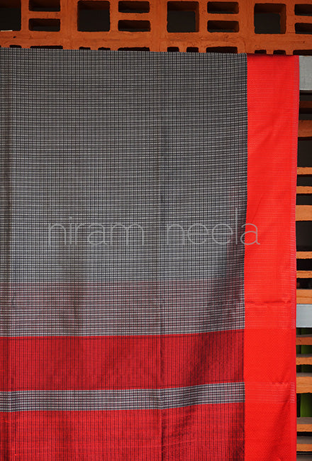 Grey and red Maheshwari silk cotton saree - Niram Neela