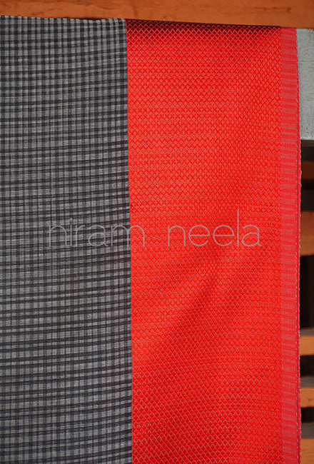 Grey and red Maheshwari silk cotton saree - Niram Neela