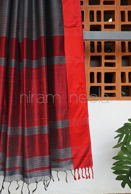 Grey and red Maheshwari silk cotton saree - Niram Neela