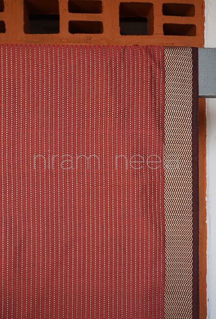 Maroon and beige Maheshwari silk cotton saree - Niram Neela