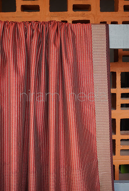 Maroon and beige Maheshwari silk cotton saree - Niram Neela