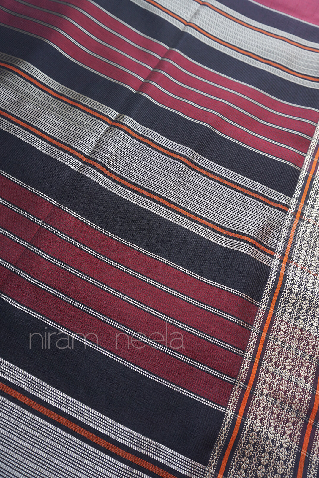 Maroon and black Maheshwari silk cotton saree - Niram Neela