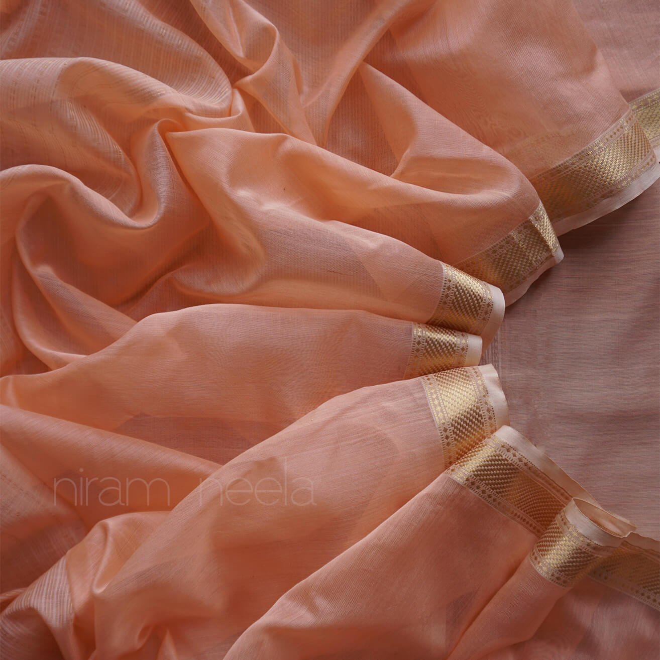 Peach and gold Maheshwari silk cotton saree | Niram Neela