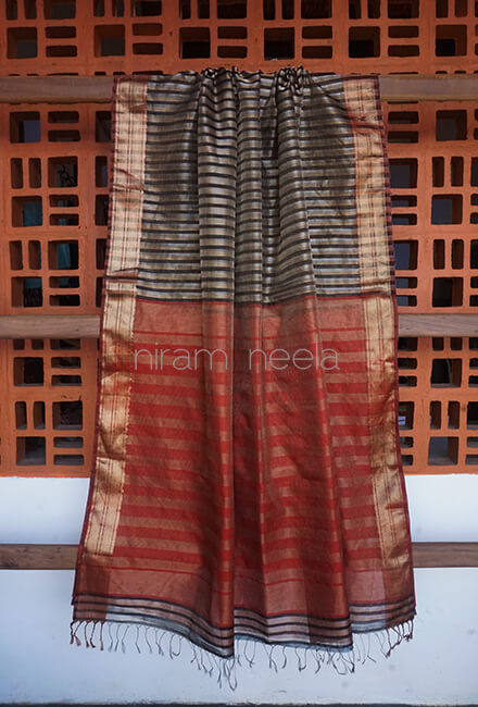 Black and red Maheshwari silk cotton tissue saree - Niram Neela