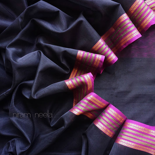 Black and magenta Maheshwari silk cotton saree - Niram Neela