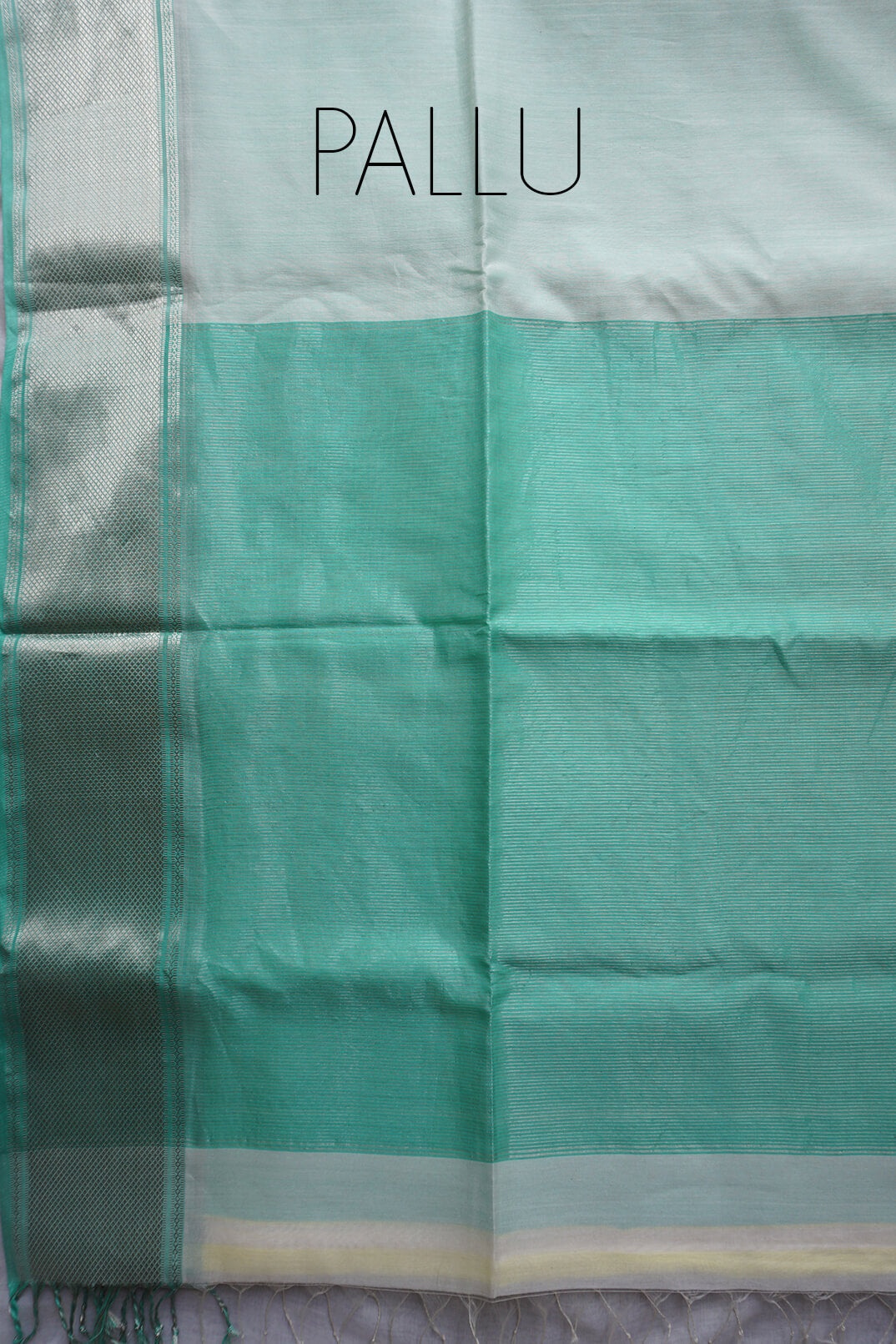 White and teal Maheshwari silk cotton saree - Niram Neela