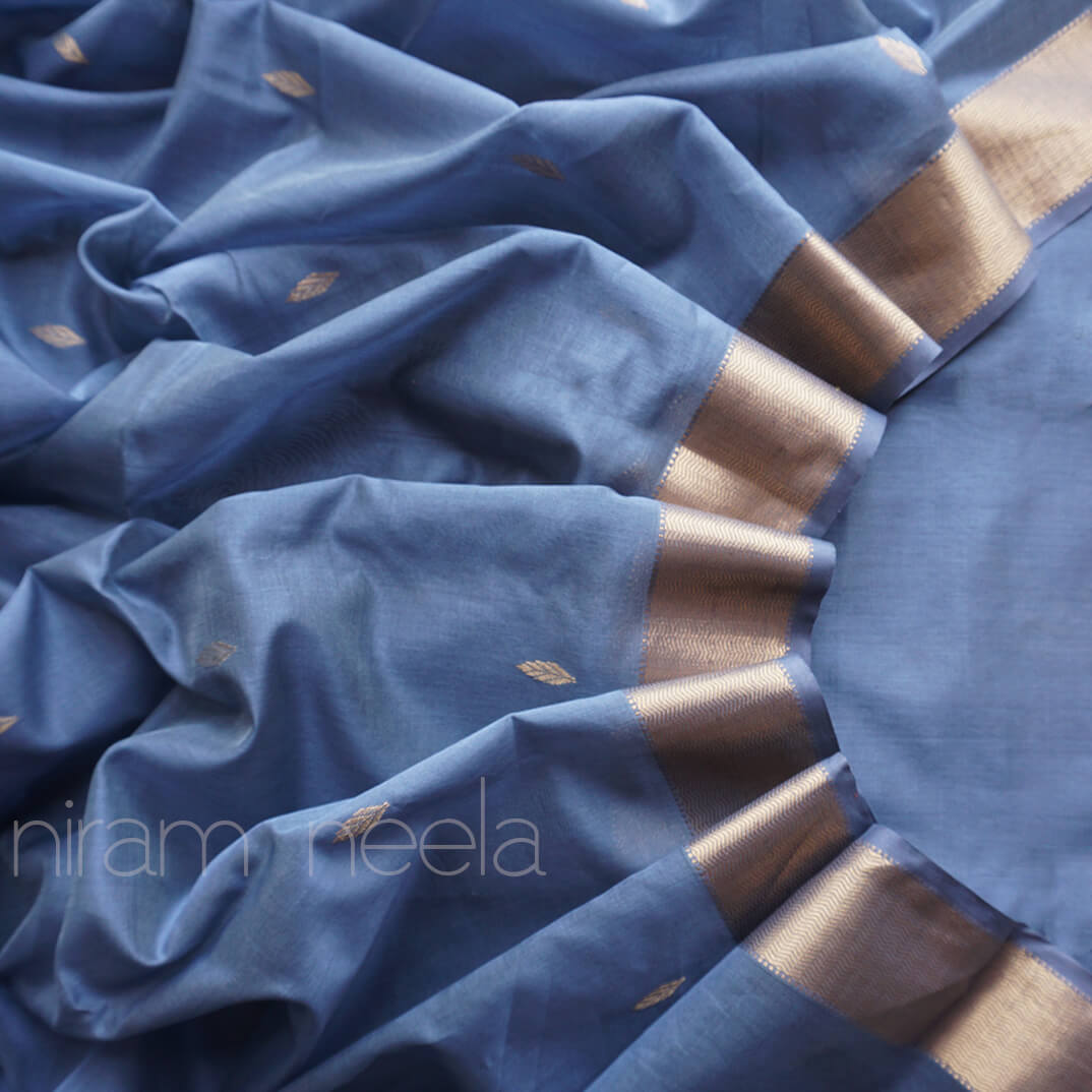 Dark powder blue and gold Maheshwari silk cotton saree - Niram Neela