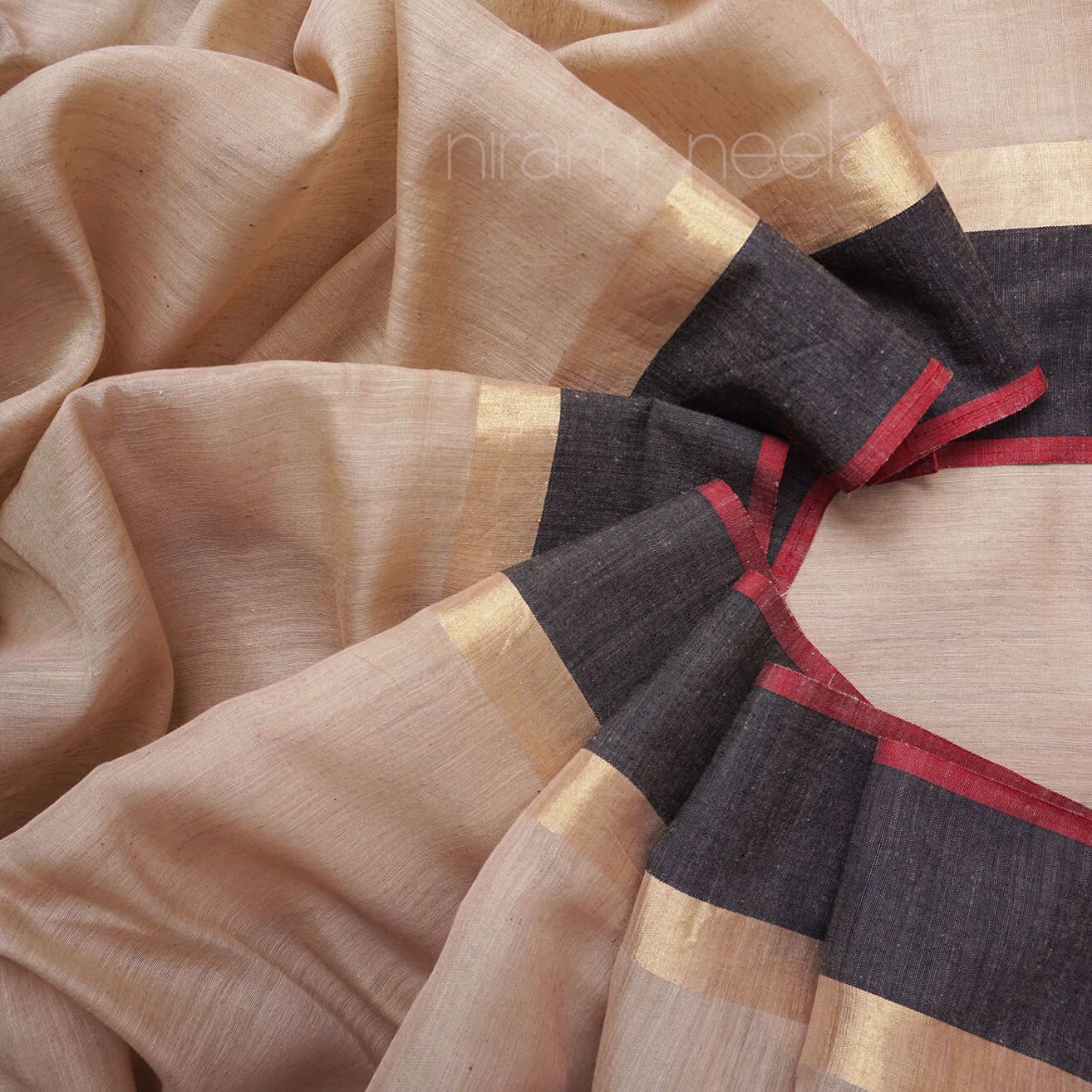 Cream and black Maheshwari handspun silk cotton saree - Niram Neela