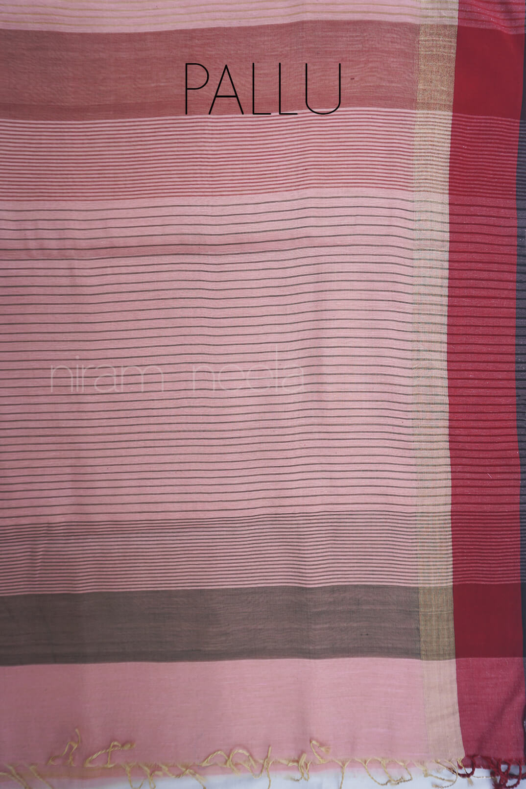 Peach and black Maheshwari handspun silk cotton saree - Niram Neela