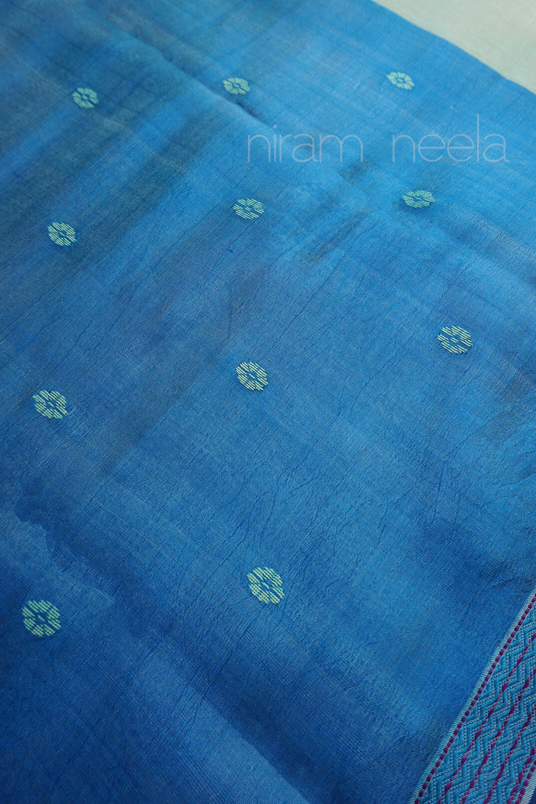 Pista green and blue Maheshwari handspun silk cotton saree - Niram Neela