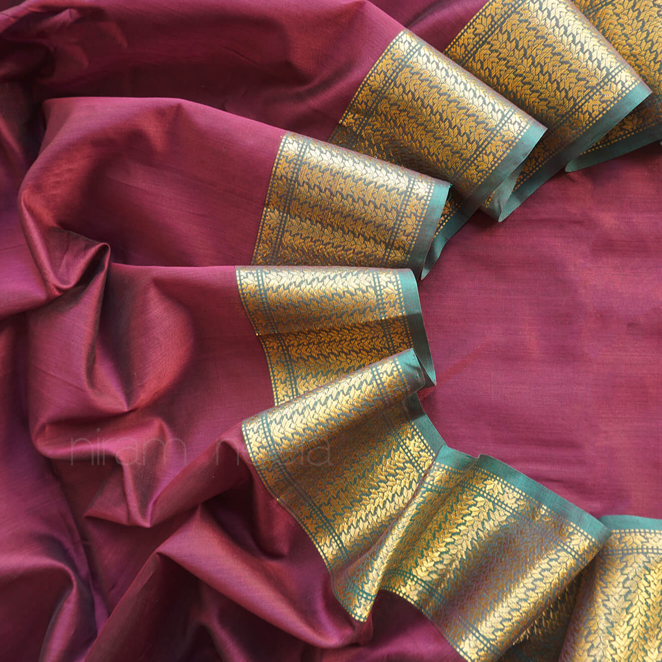 Burgundy brown and green Maheshwari silk cotton saree | Niram Neela