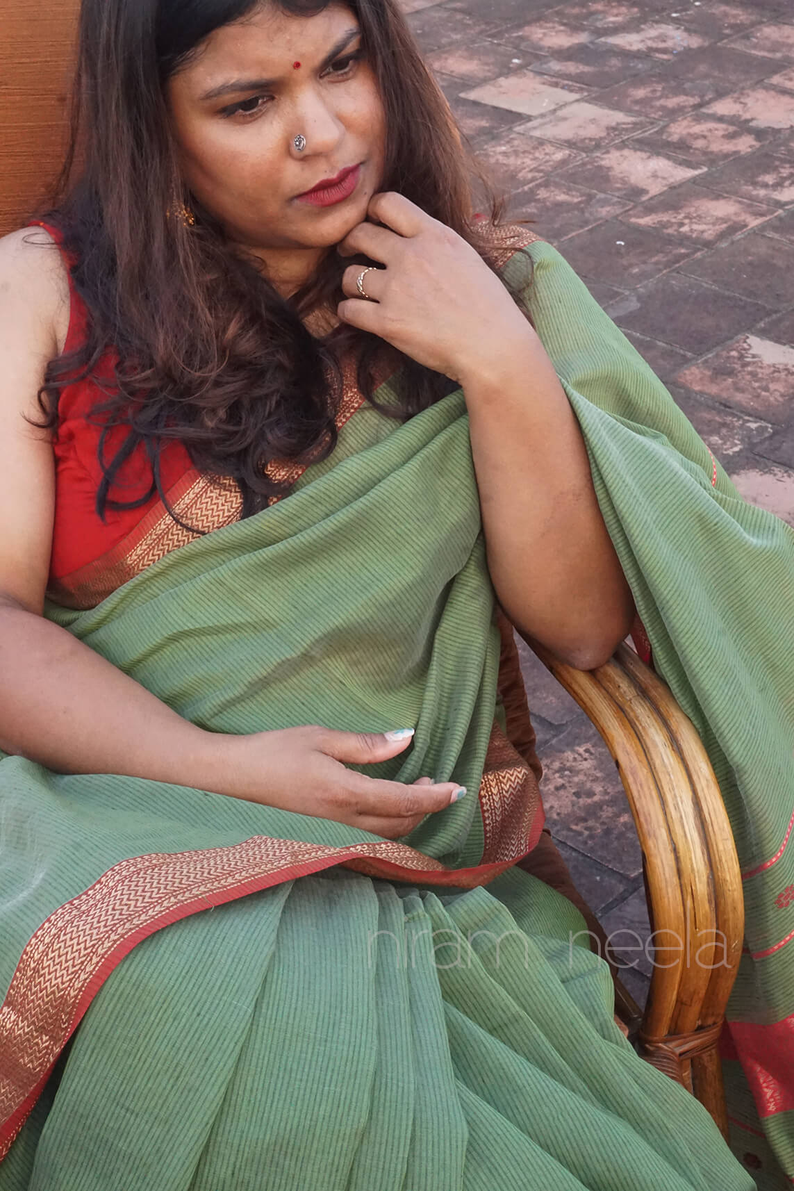 Green and red Maheshwari silk cotton saree- - Niram Neela