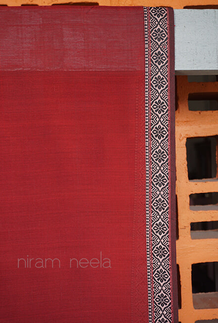 Red and black Maheshwari silk cotton dupatta - Niram Neela