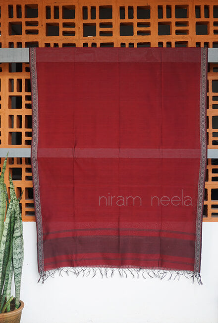 Red and black Maheshwari silk cotton dupatta - Niram Neela